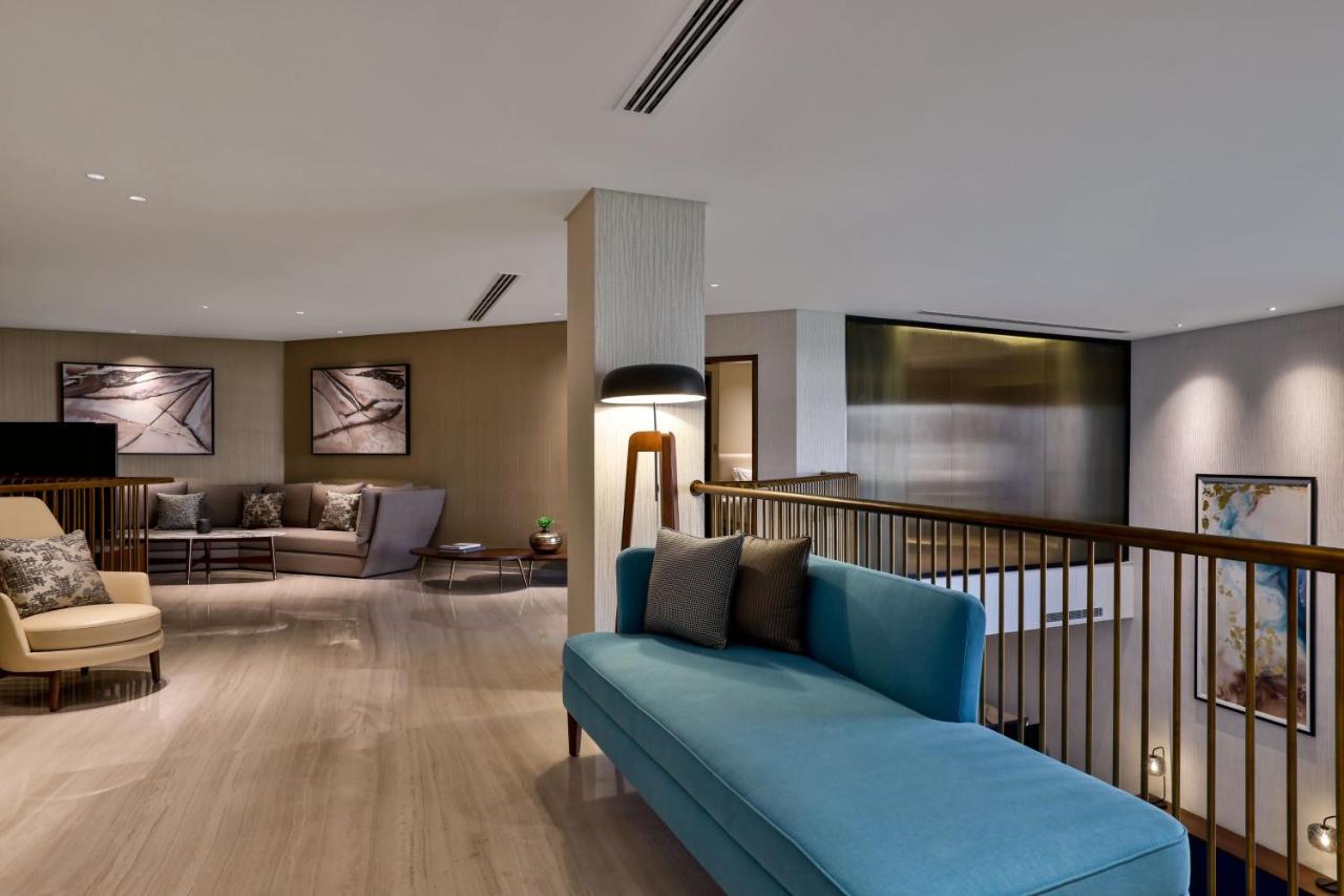 Le Meridien Dubai Hotel, Royal Club & Conference Centre photo
