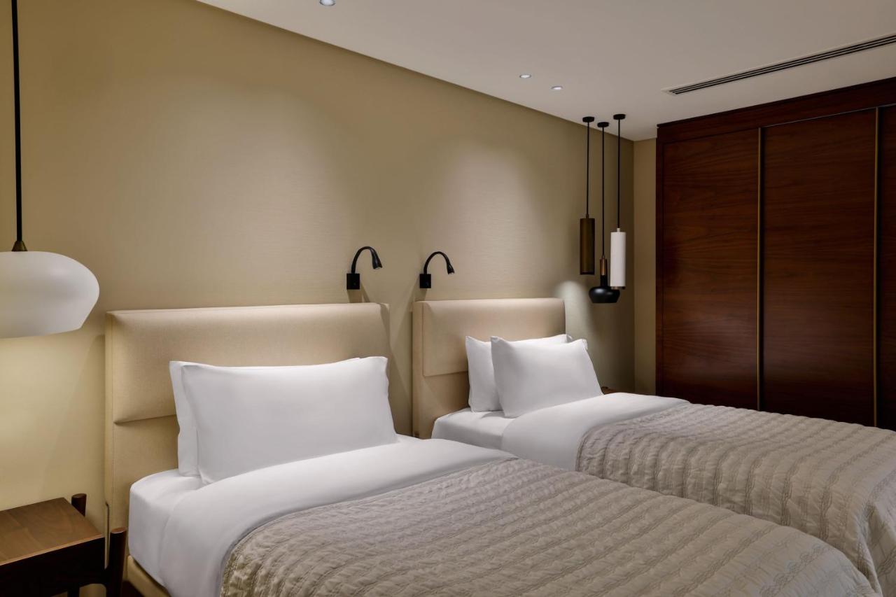 Le Meridien Dubai Hotel, Royal Club & Conference Centre photo