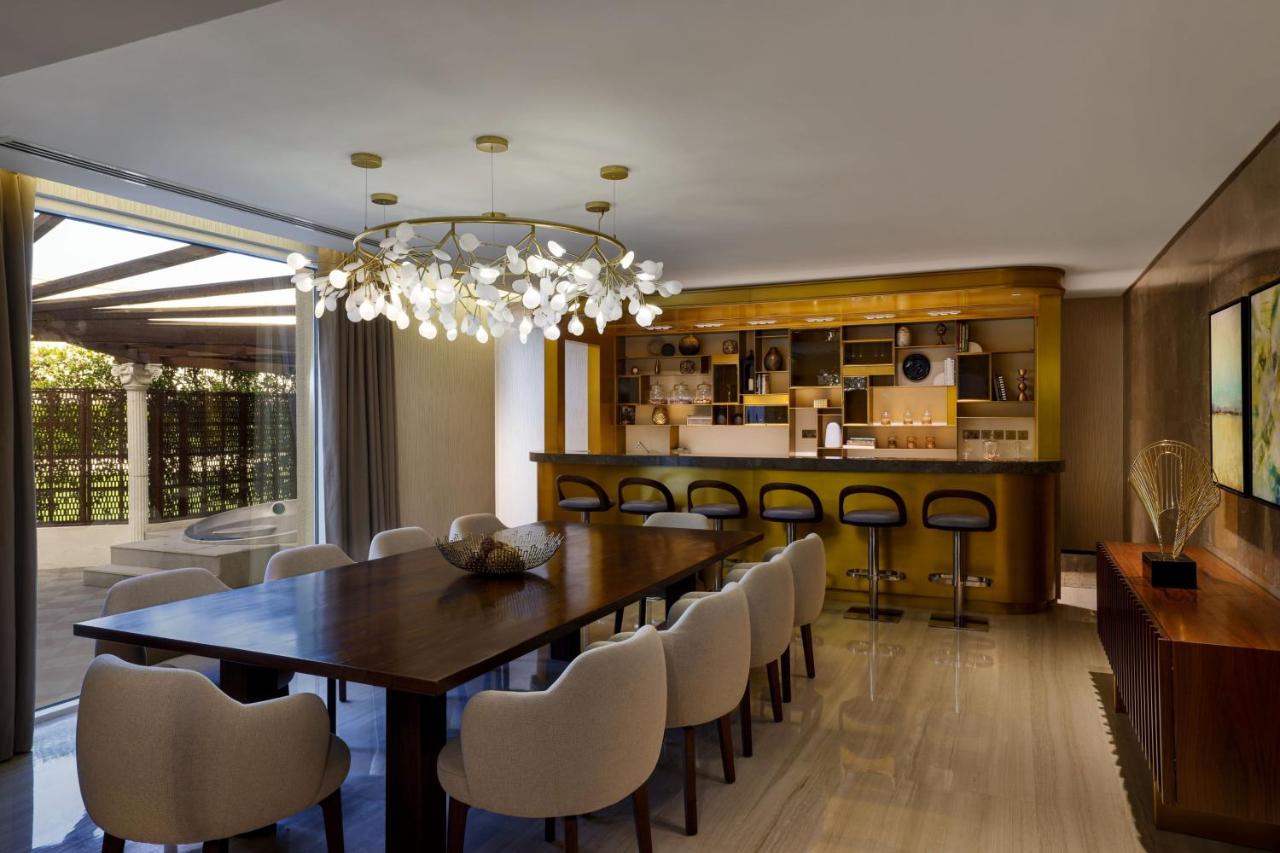 Le Meridien Dubai Hotel, Royal Club & Conference Centre photo