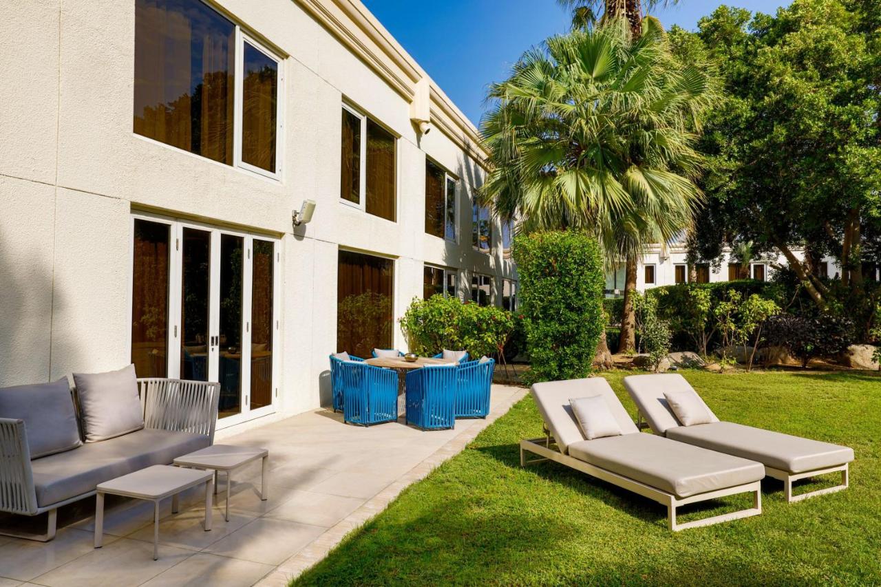 Le Meridien Dubai Hotel, Royal Club & Conference Centre photo