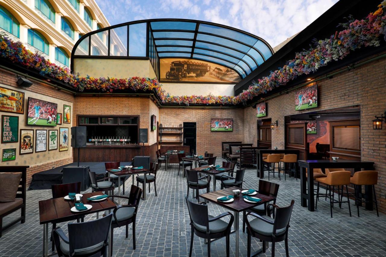 Le Meridien Dubai Hotel, Royal Club & Conference Centre photo