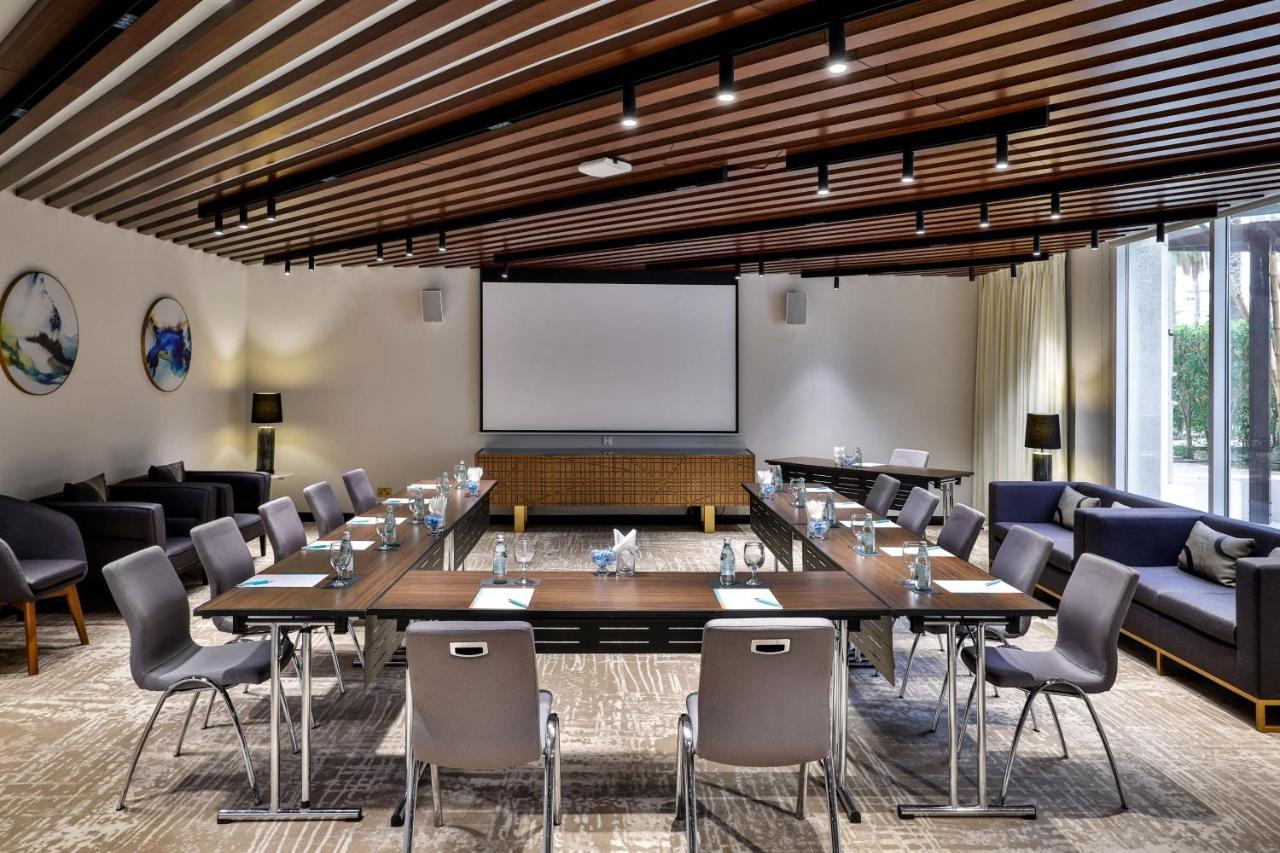 Le Meridien Dubai Hotel, Royal Club & Conference Centre photo