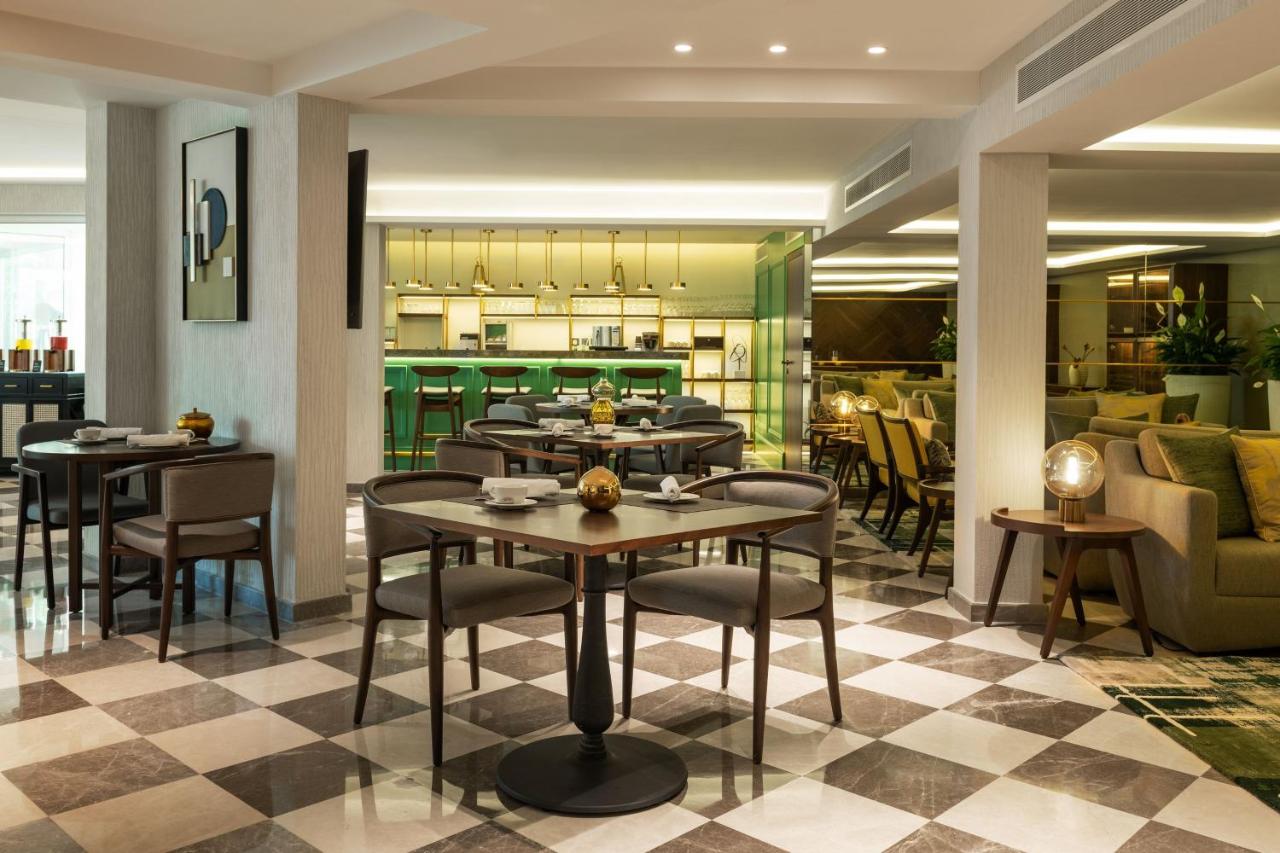 Le Meridien Dubai Hotel, Royal Club & Conference Centre photo