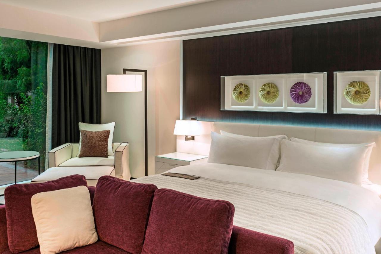 Le Meridien Dubai Hotel, Royal Club & Conference Centre photo