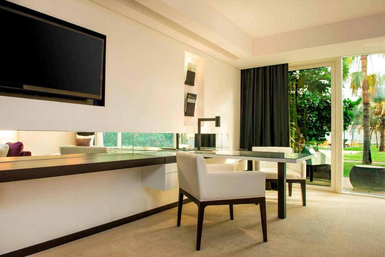 Le Meridien Dubai Hotel, Royal Club & Conference Centre photo
