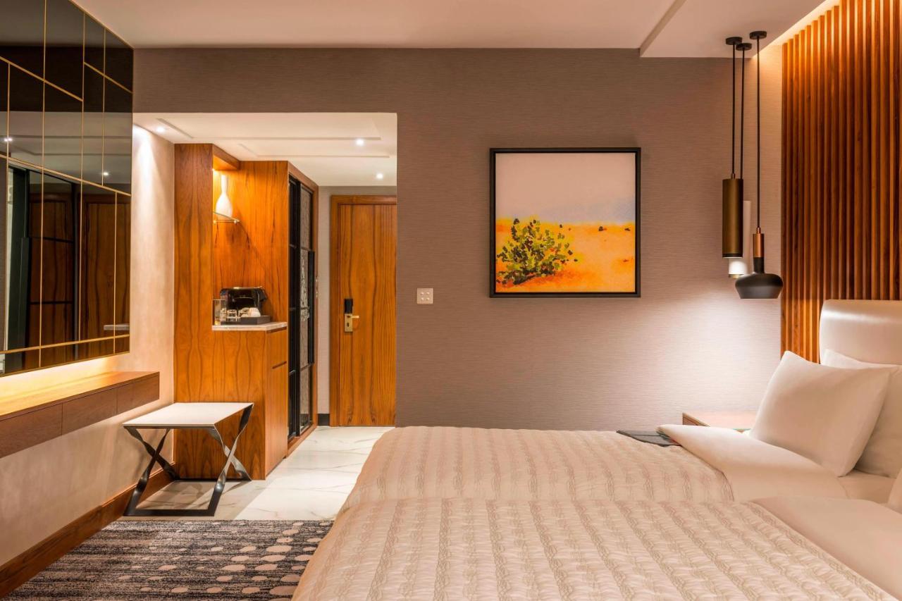 Le Meridien Dubai Hotel, Royal Club & Conference Centre photo