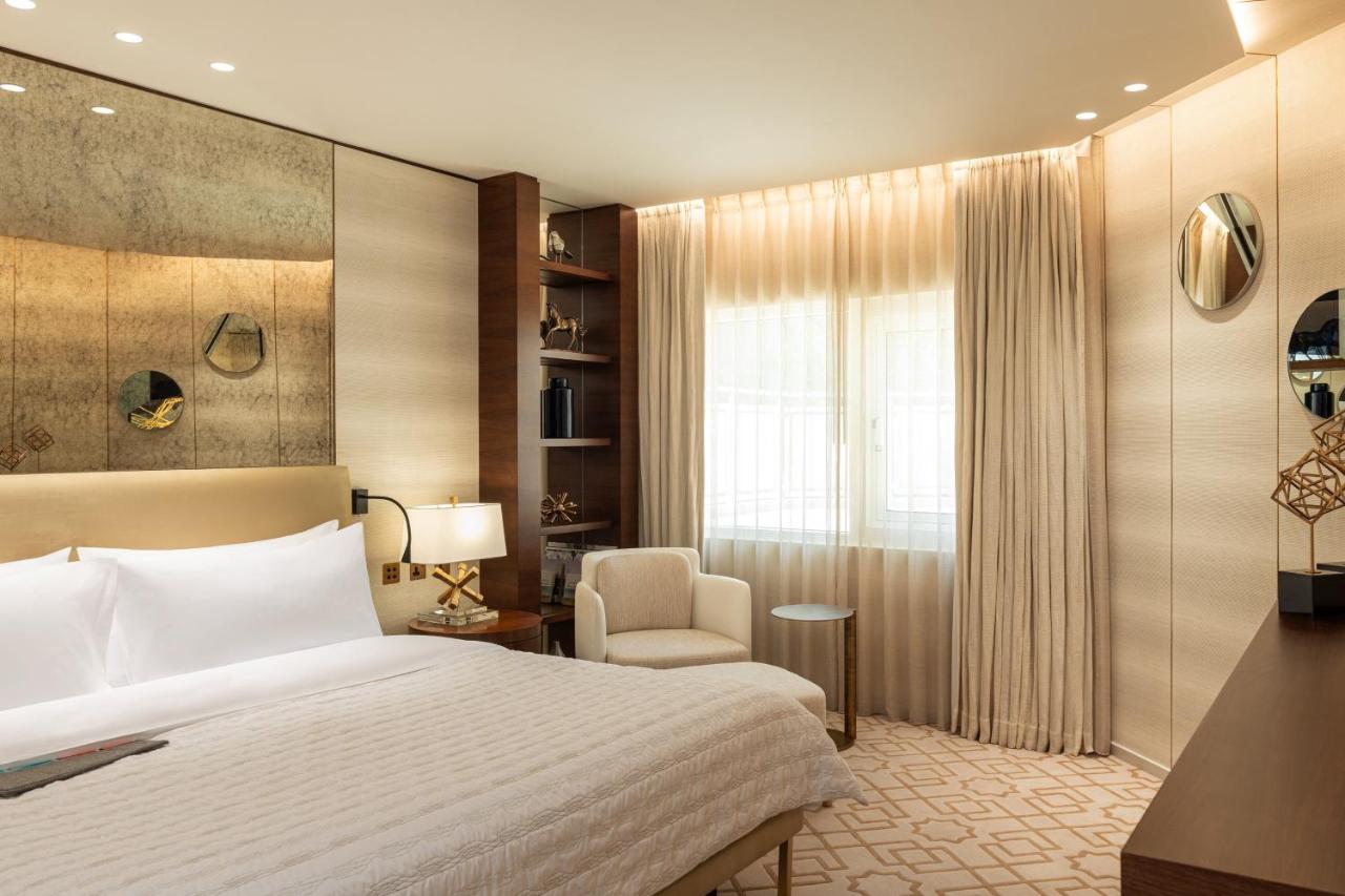 Le Meridien Dubai Hotel, Royal Club & Conference Centre photo