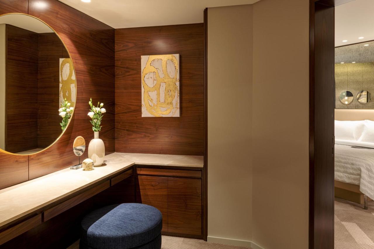 Le Meridien Dubai Hotel, Royal Club & Conference Centre photo