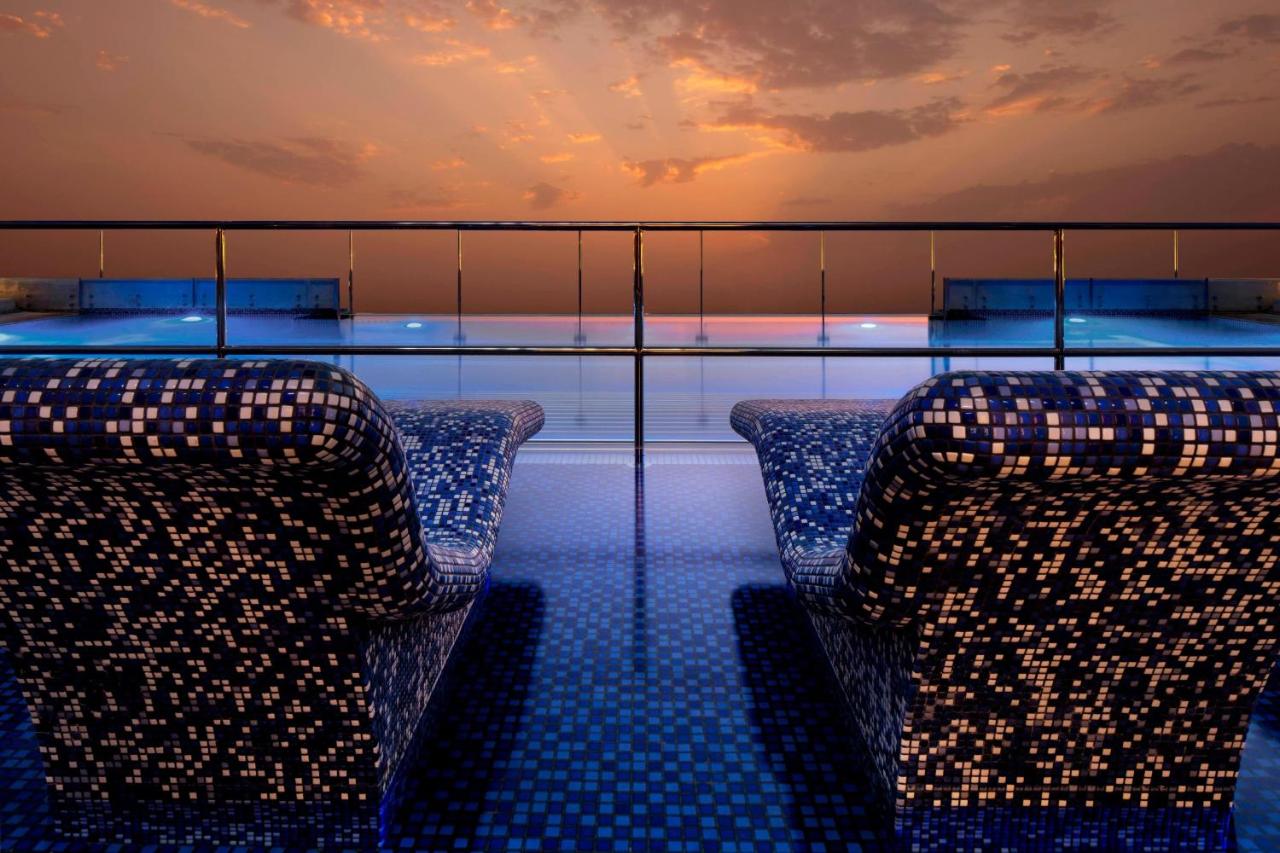 Le Meridien Dubai Hotel, Royal Club & Conference Centre photo