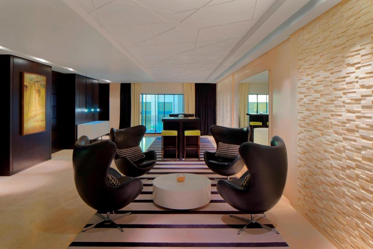 Le Meridien Dubai Hotel, Royal Club & Conference Centre photo