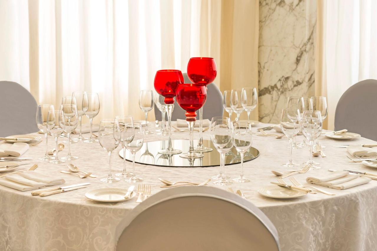 Le Meridien Dubai Hotel, Royal Club & Conference Centre photo