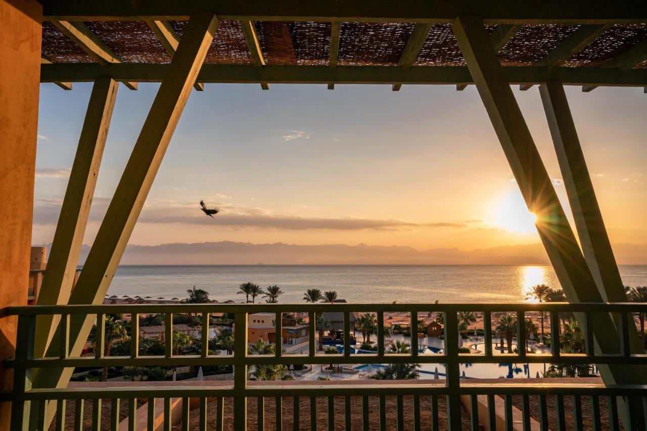 Strand Beach Resort photo