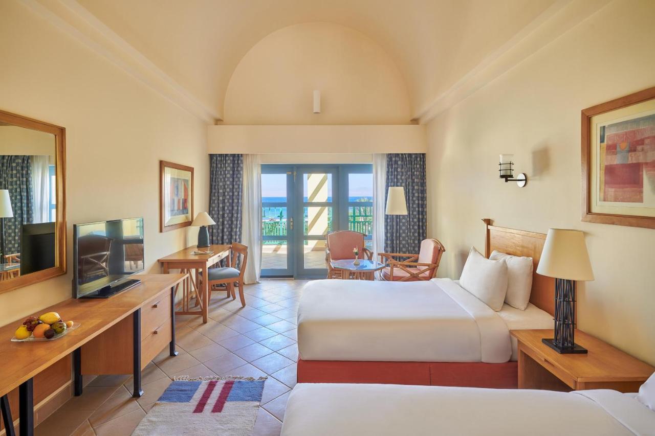 Strand Beach Resort photo