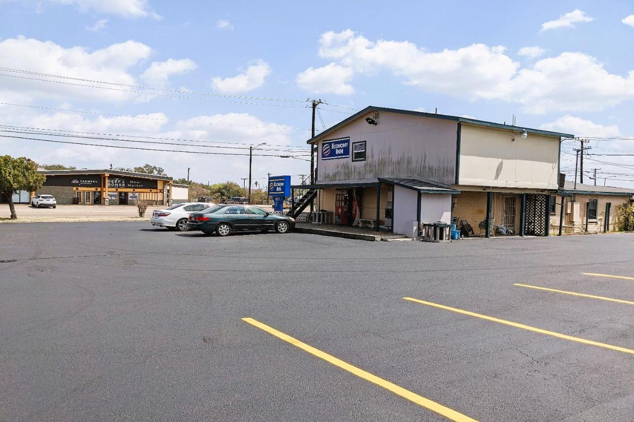 Economy Inn Kingsville — photo 21