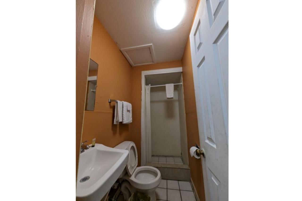 Economy Inn Kingsville — photo 22