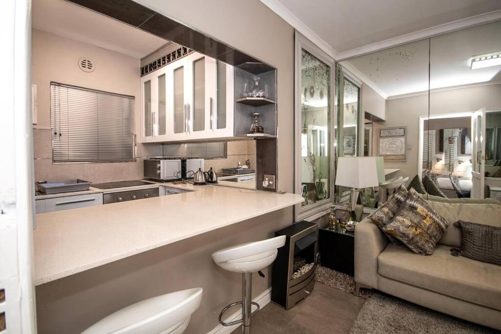 Live By the Sea 206 Saratoga - 3