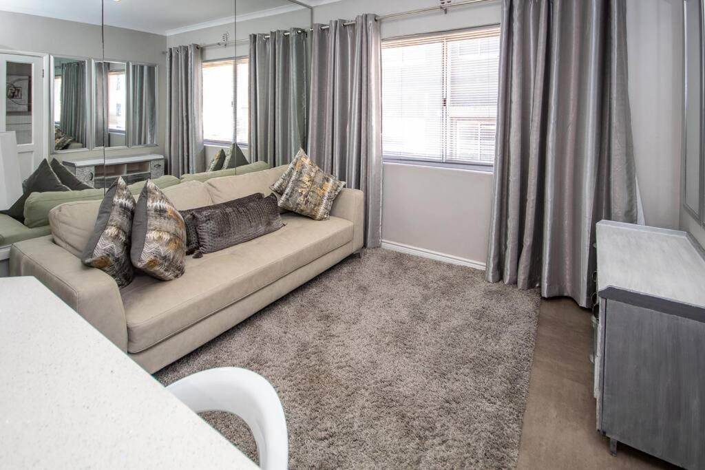 Live By the Sea 206 Saratoga - 2