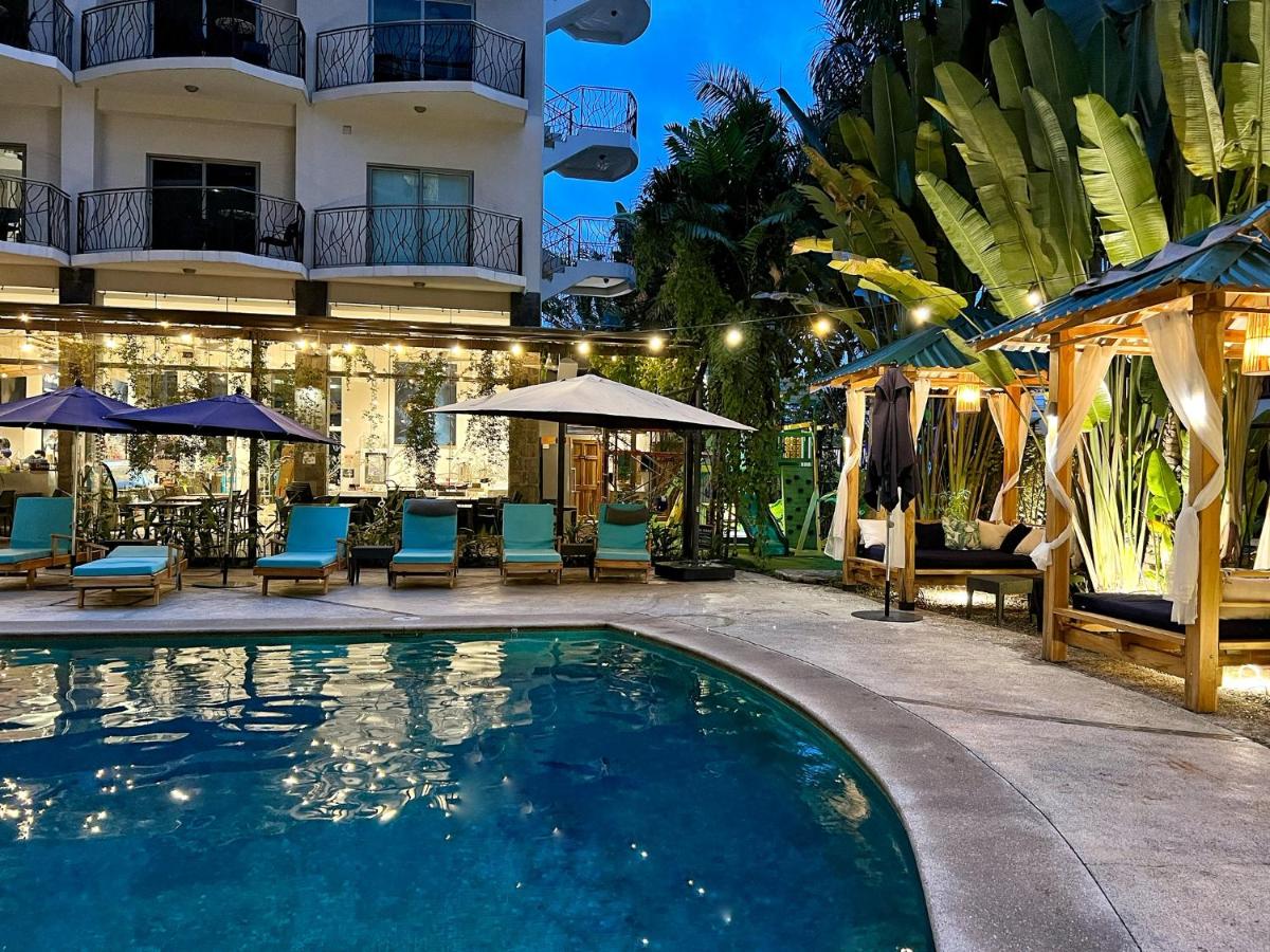 PACIFIC SUITES Boutique Hotel and Bistro photo