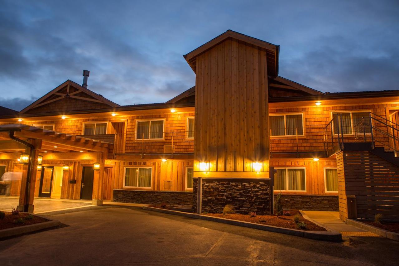 Pelican Shores Inn — photo 16