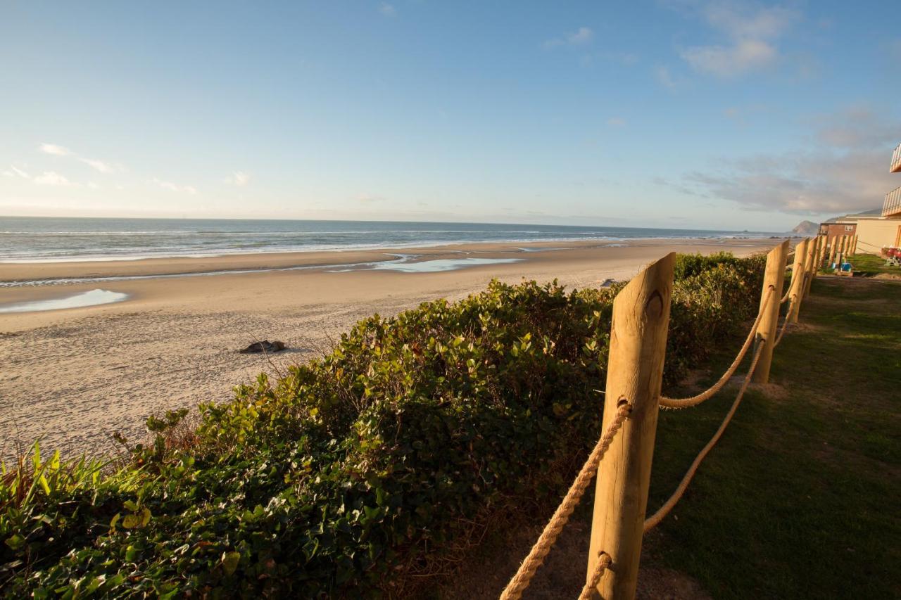 Pelican Shores Inn — photo 13