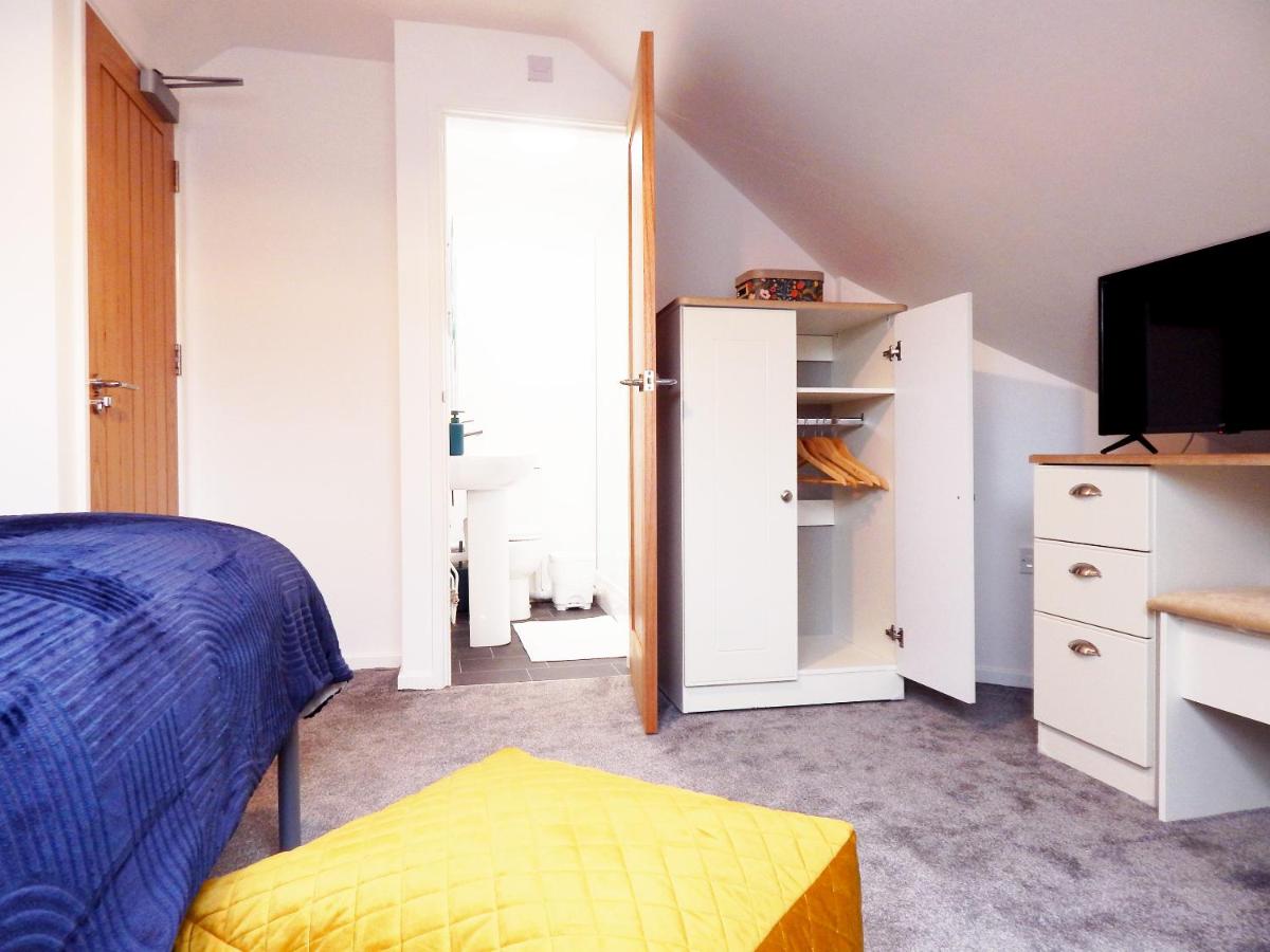 Modern, well located en-suite rooms with parking - Orbitat Accommodations - 5