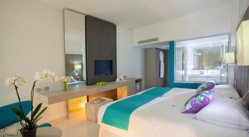 King Evelthon Beach Hotel & Resort photo