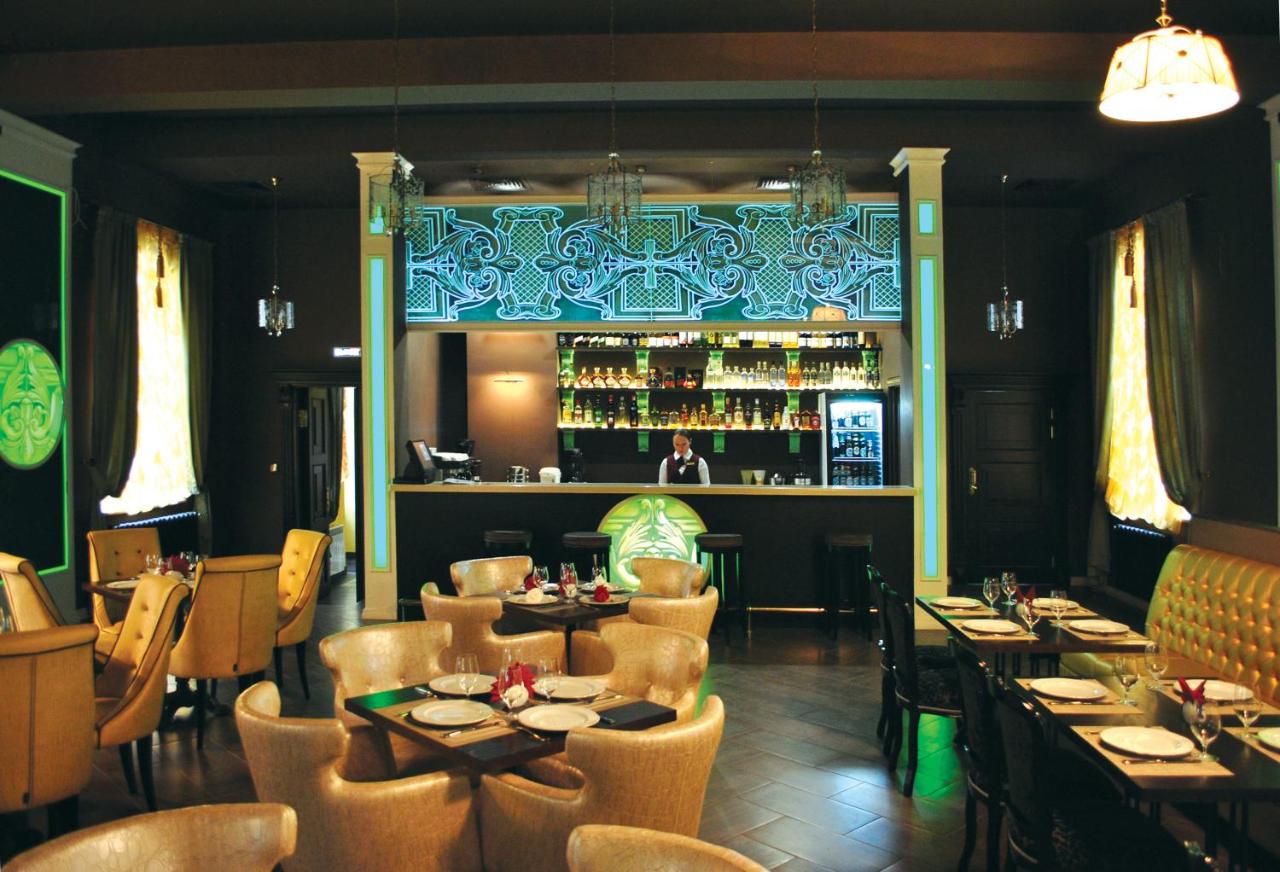 Ресторан старая башня сарапул. Кафе старая башня сарапул. Ресторан башня сарапул. Гостиница старая башня сарапул. Водонапорная башня сарапул ресторан.