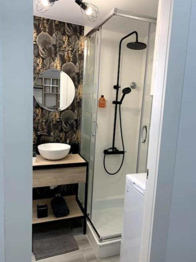 PRECIOSO ESTUDIO FRENTE AL MAR CON PISCINA - 4