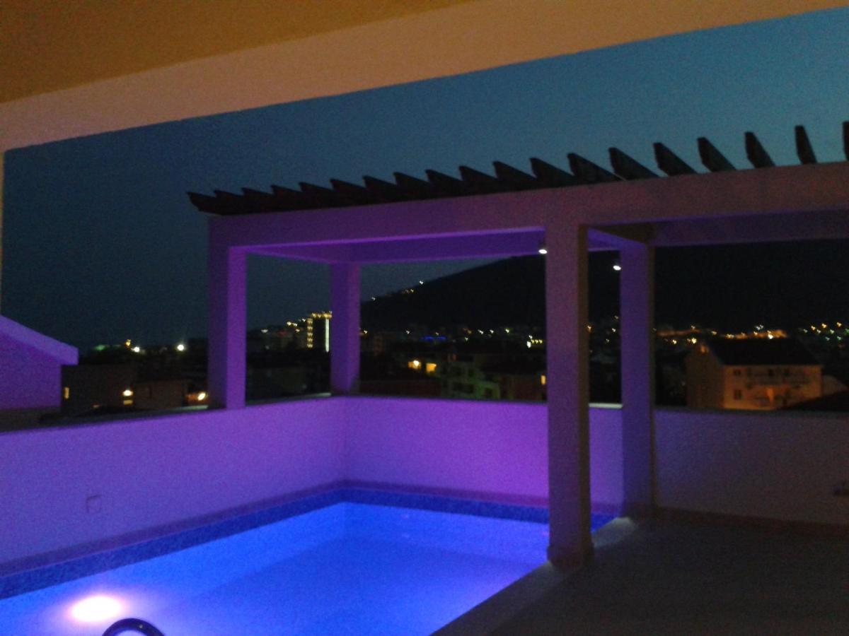 Rooftop swimming pool: Apartments and Rooms Grand Palazzo