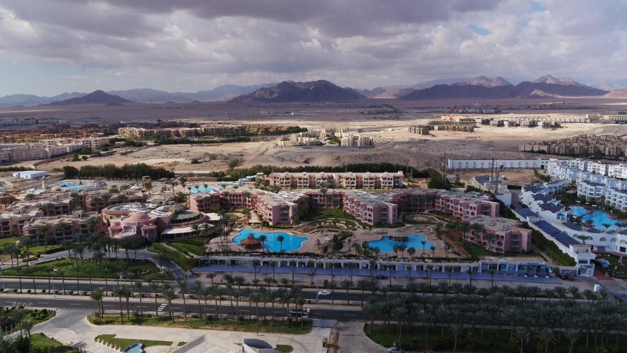 Parrotel Aqua Park Resort photo