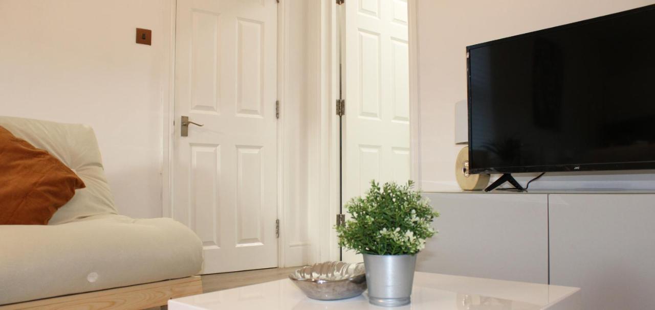 Premier Watford Apartment, by Relle Property photo