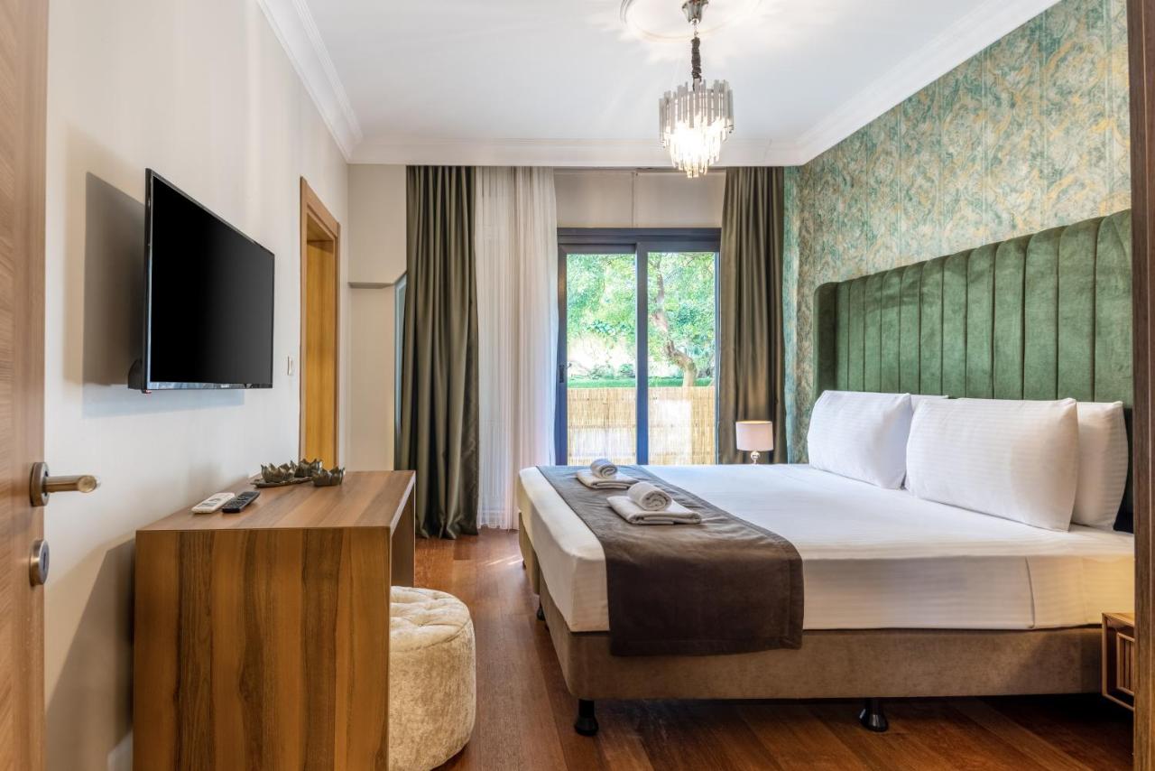 Deluxe Two-Bedroom Apartment Garden