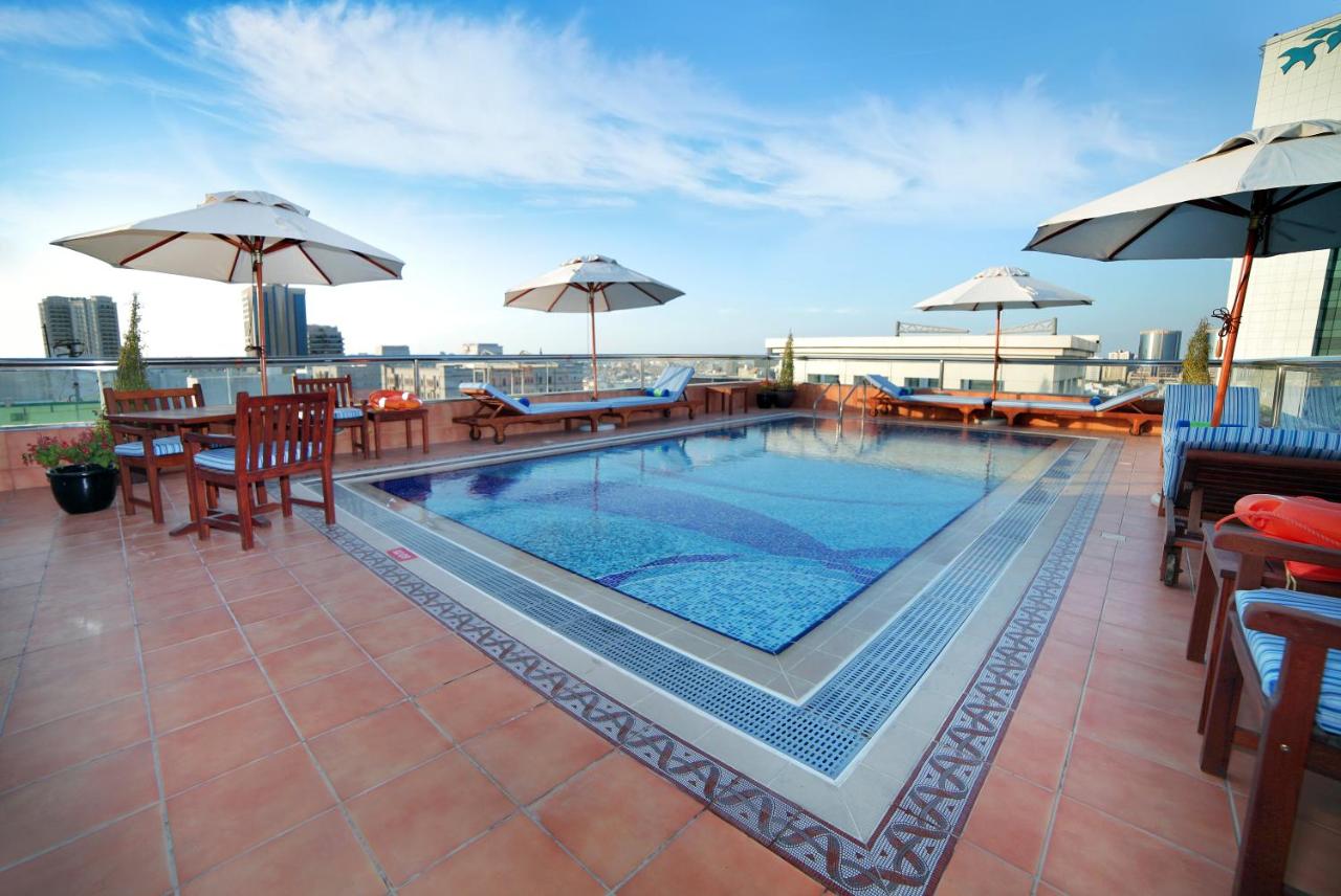 Rooftop swimming pool: Raviz Center Point Hotel
