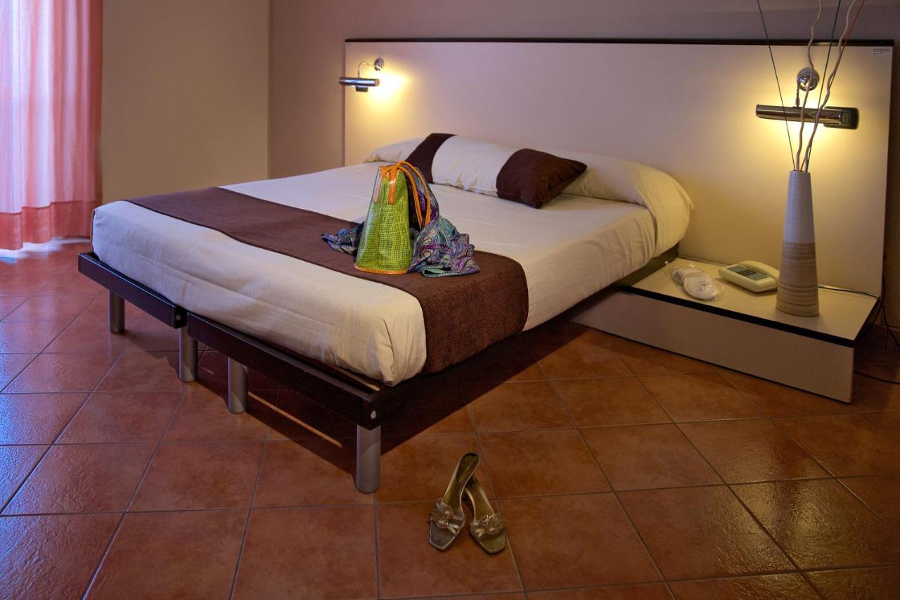 Hotel Mediterraneo photo
