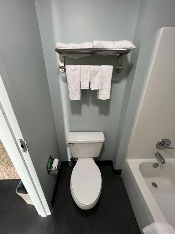 Executive Inn — photo 16