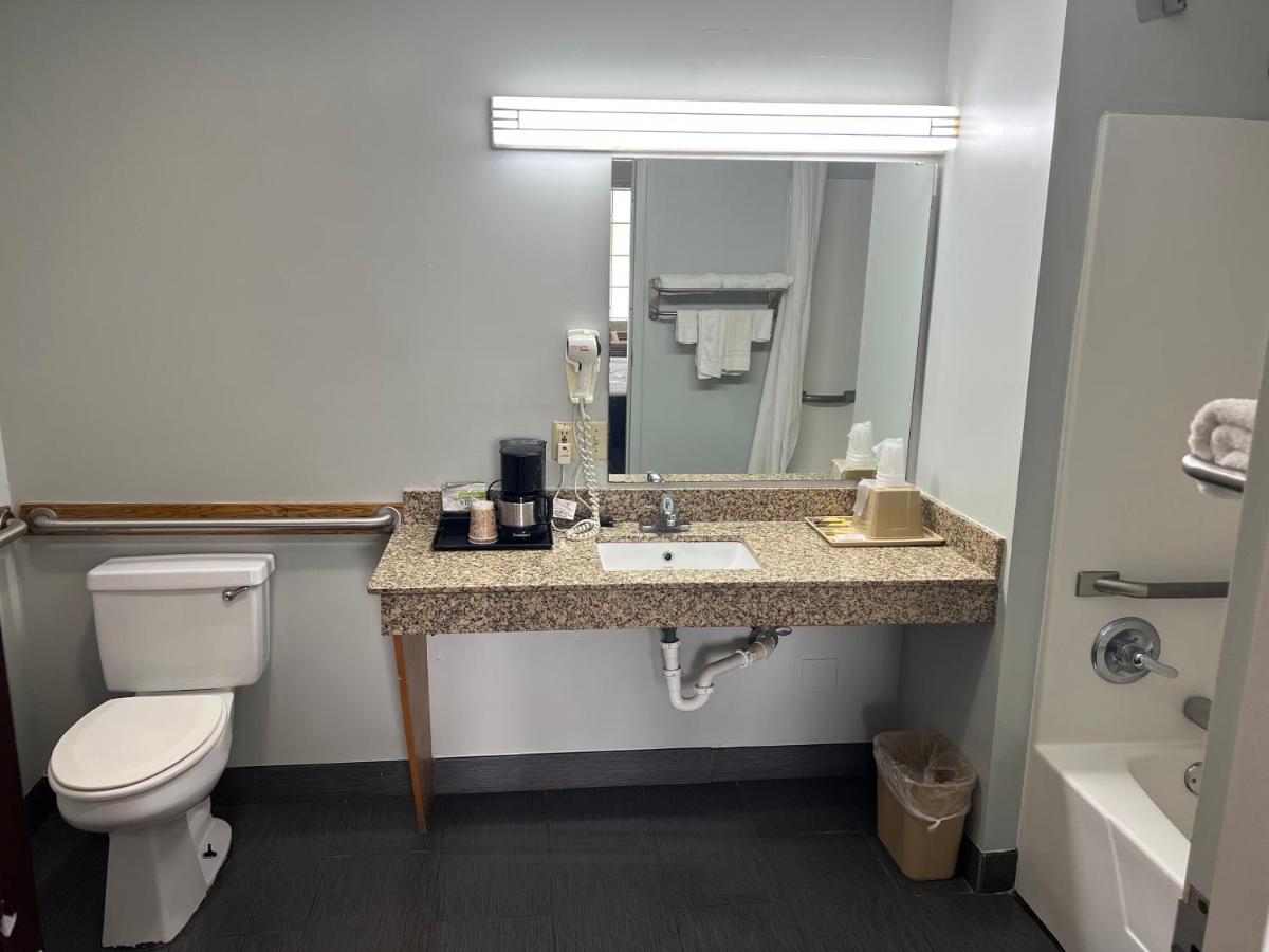 Executive Inn — photo 19