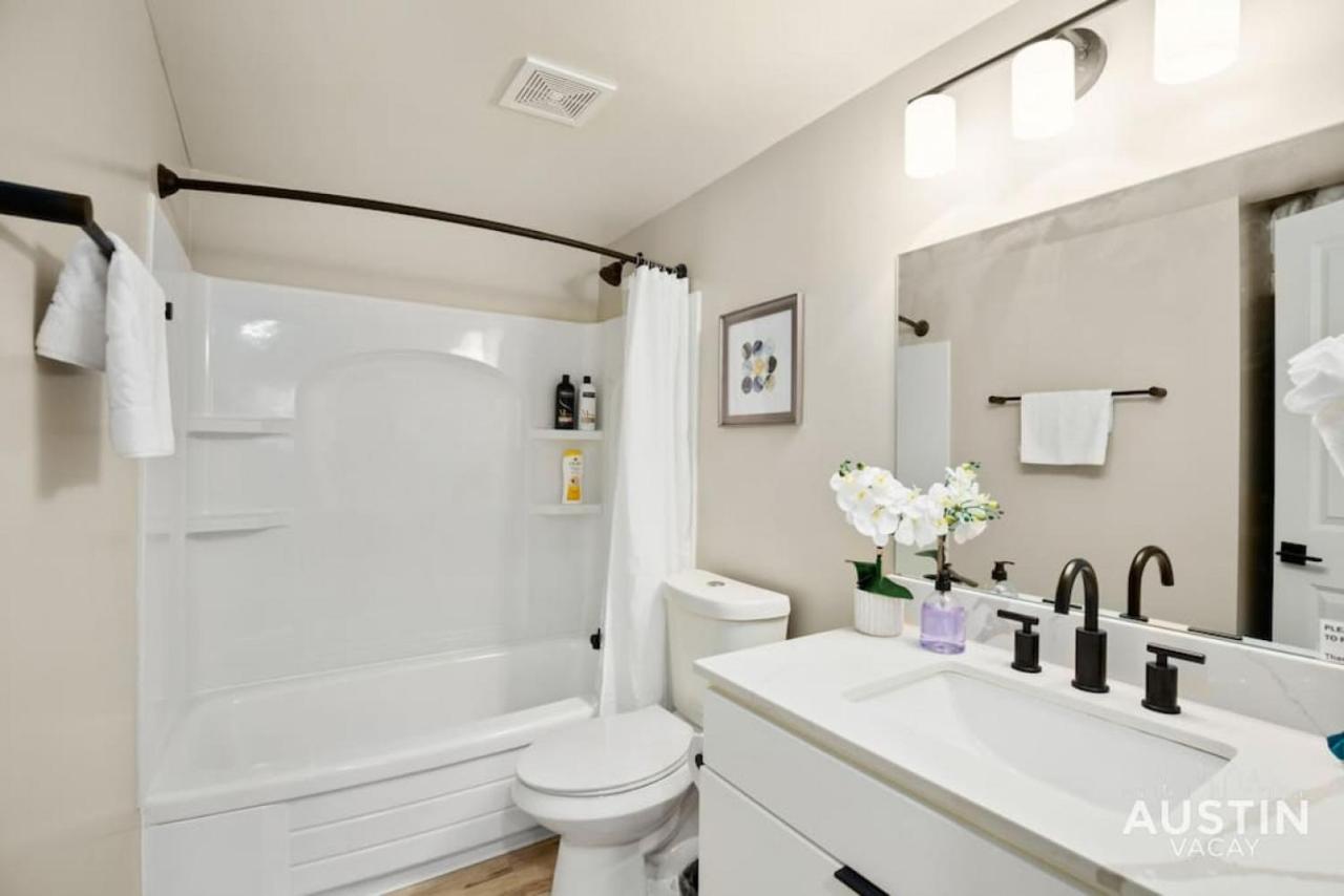 Easy Access to UT Campus Shared Pool and Parking - 2