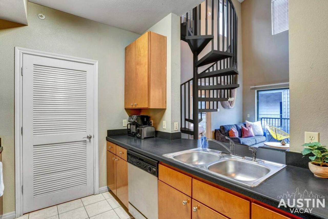 Spectacular Location West Campus Apt for 8 plus Loft - 5