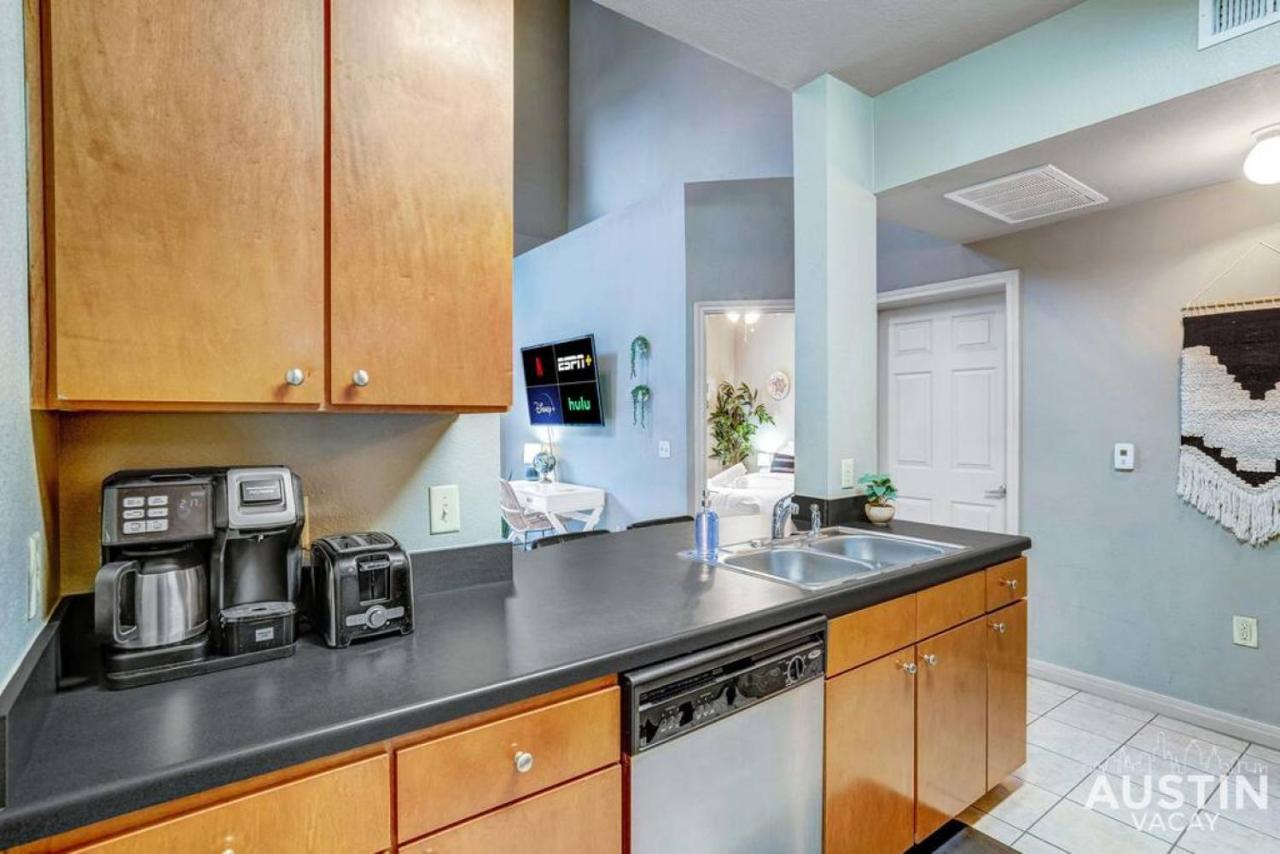 Spectacular Location West Campus Apt for 8 plus Loft - 2