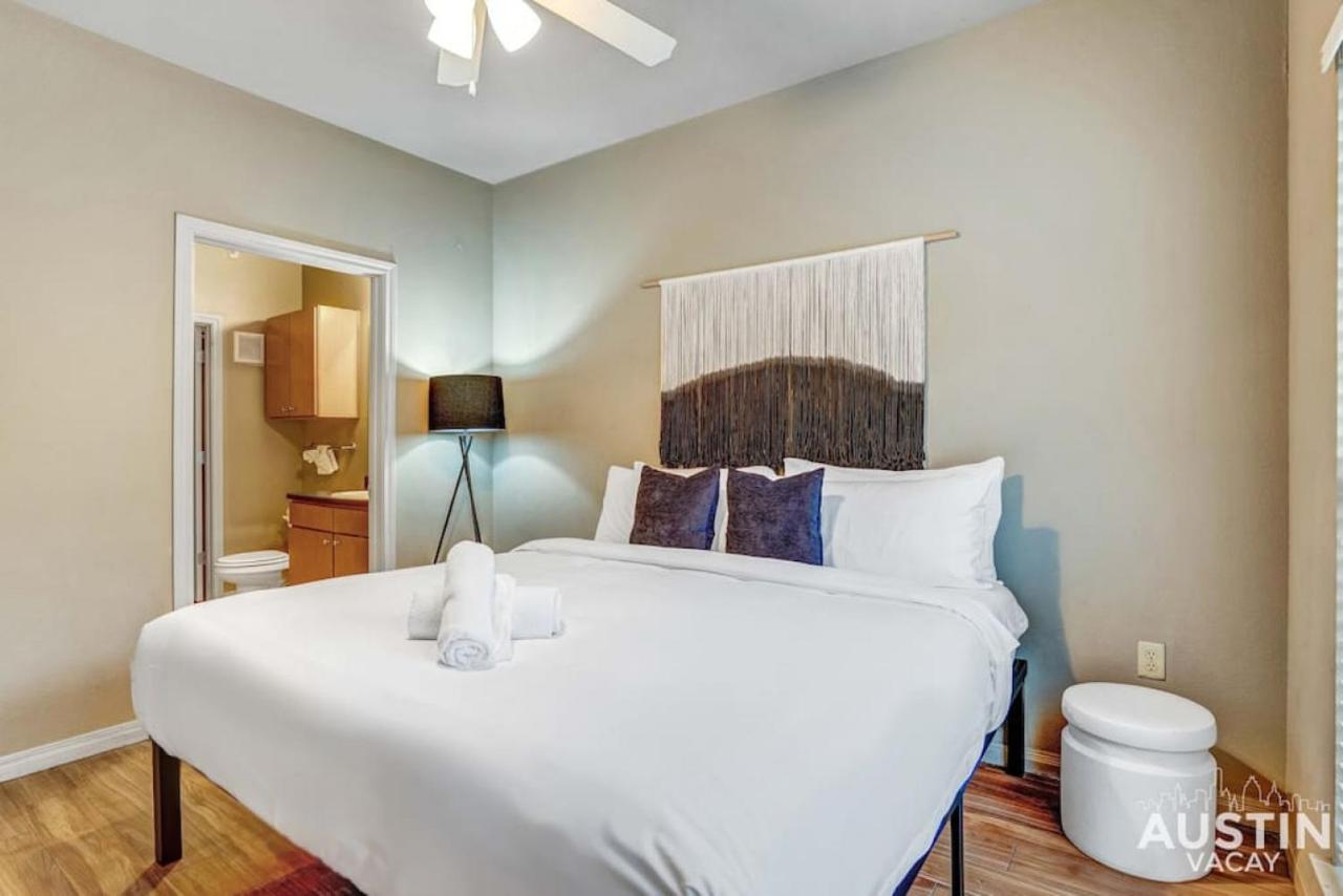 Spectacular Location West Campus Apt for 8 plus Loft - 3