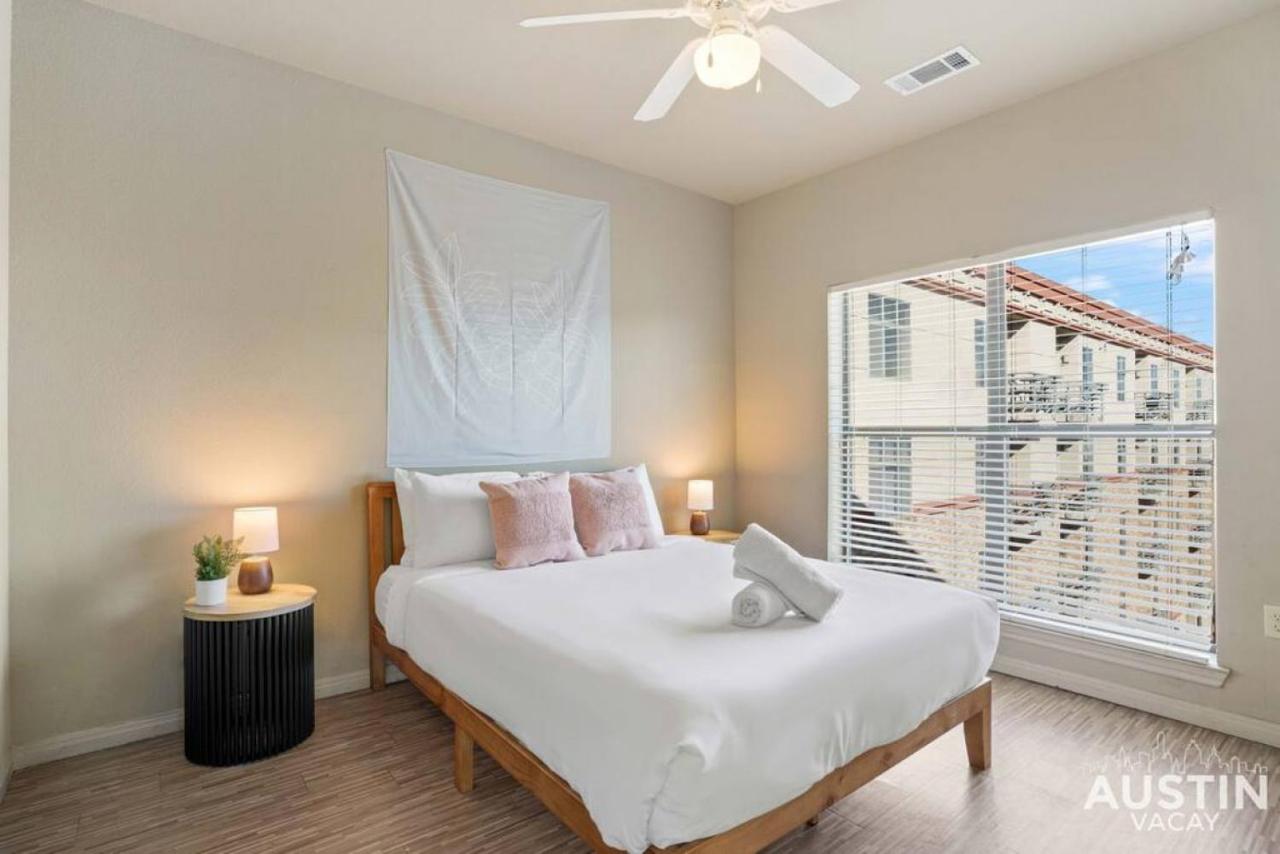 Space for 8 Near Downtown Easy Walk to UT Campus - 2