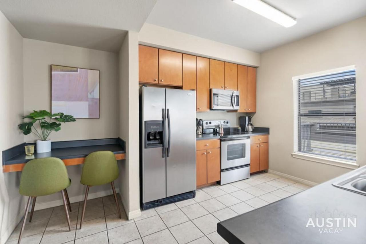 Perfect Location Near UT and Large Patio With A View - 3