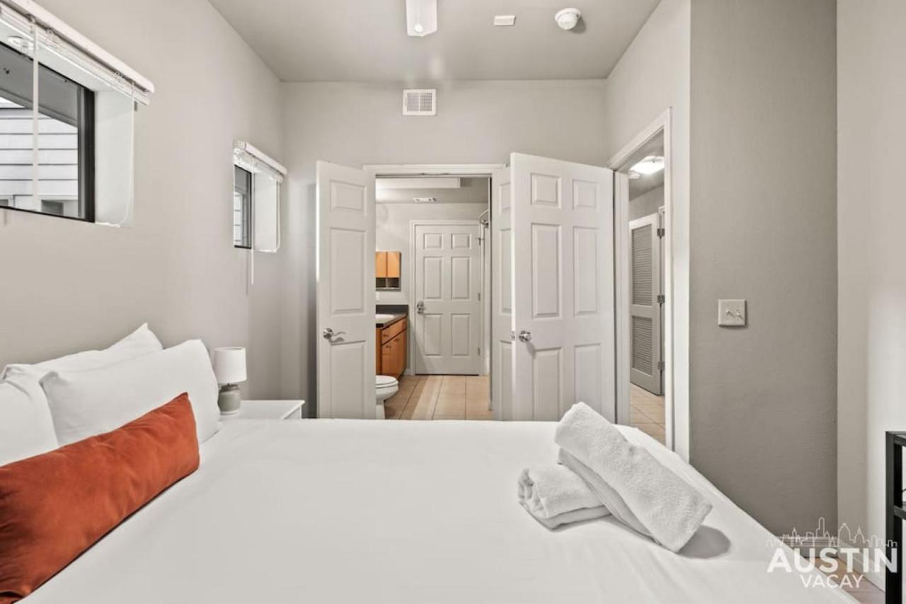 Perfect Location Near UT and Large Patio With A View - 5