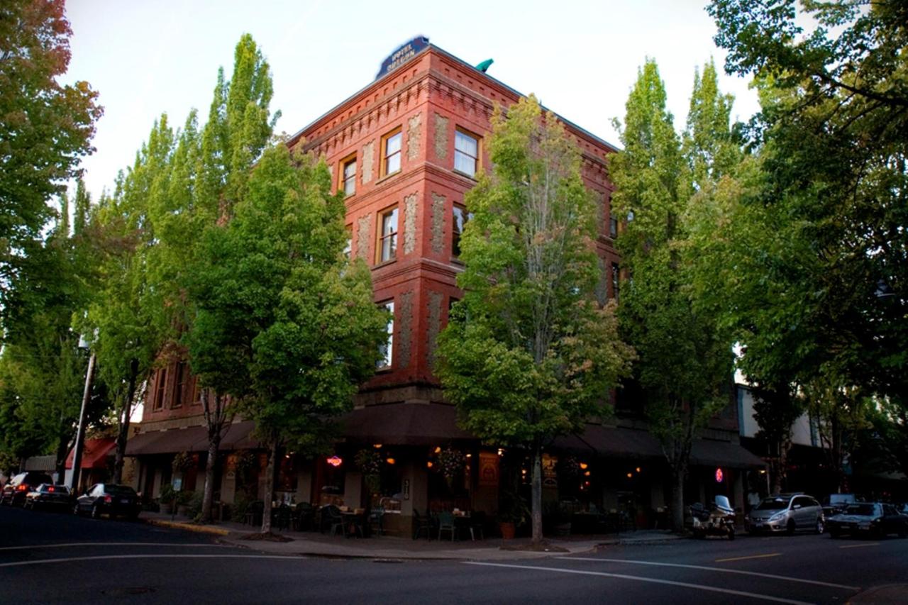 Hotel Oregon Rooftop Bar — photo 9