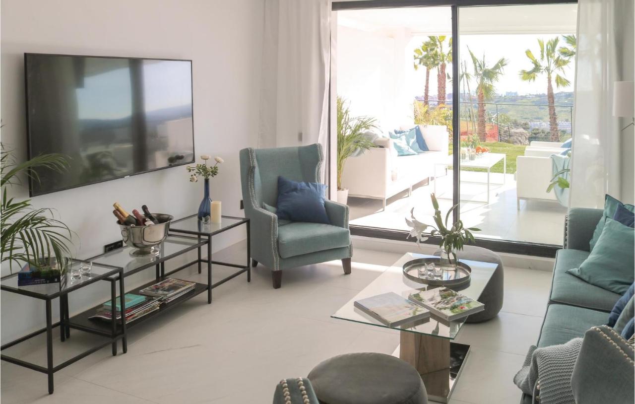 Фото Stunning Apartment In Estepona With 4 Bedrooms, Wifi And Swimming Pool