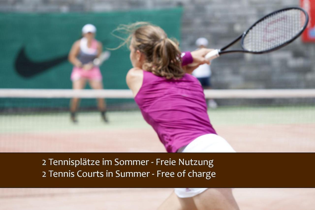 Tennis court: Alpen Resort Hotel