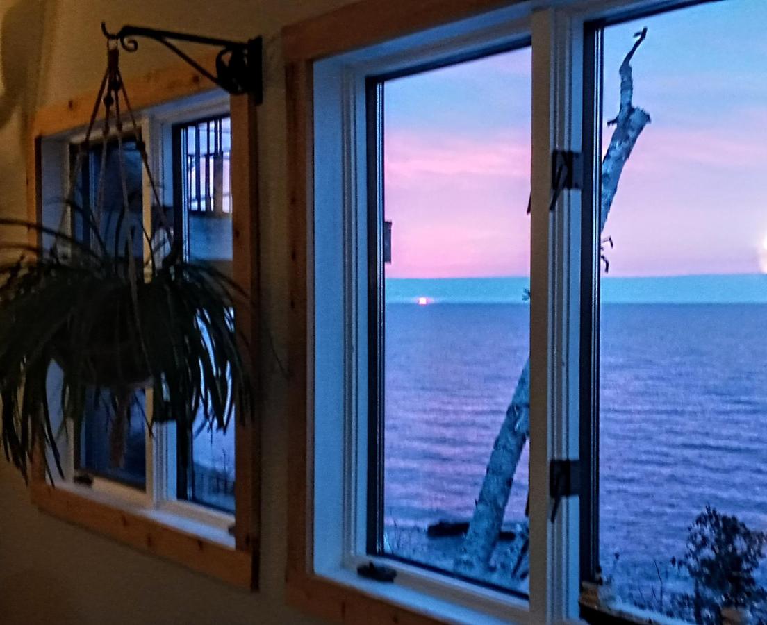 Cliff Dweller on Lake Superior — photo 14