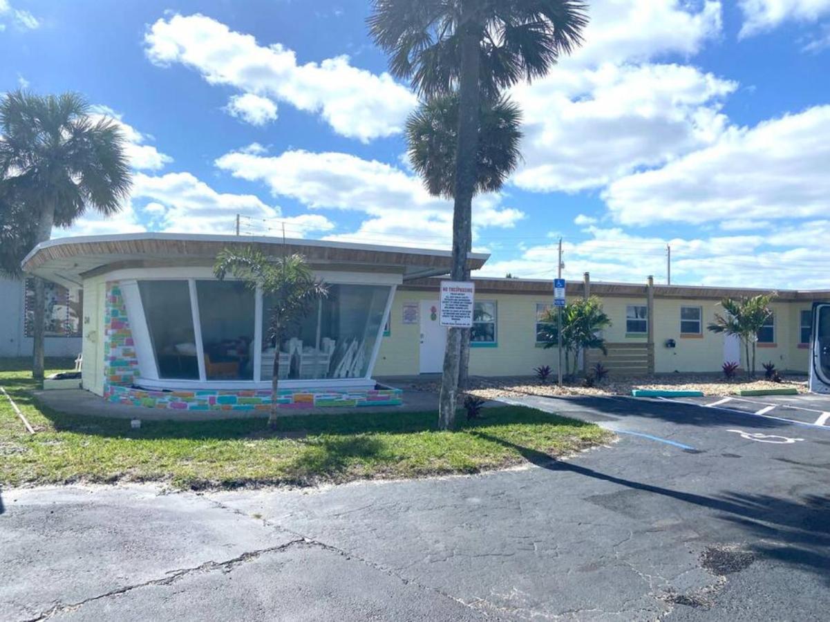 Pineapple Shores Retro Inn — photo 9