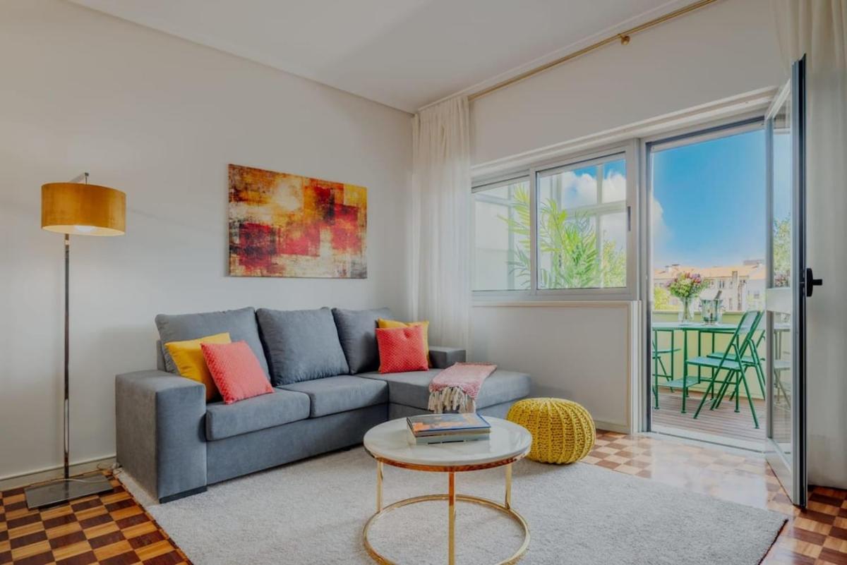 Sunny and Spacious House, 4BD 3Bath Downtown Porto
