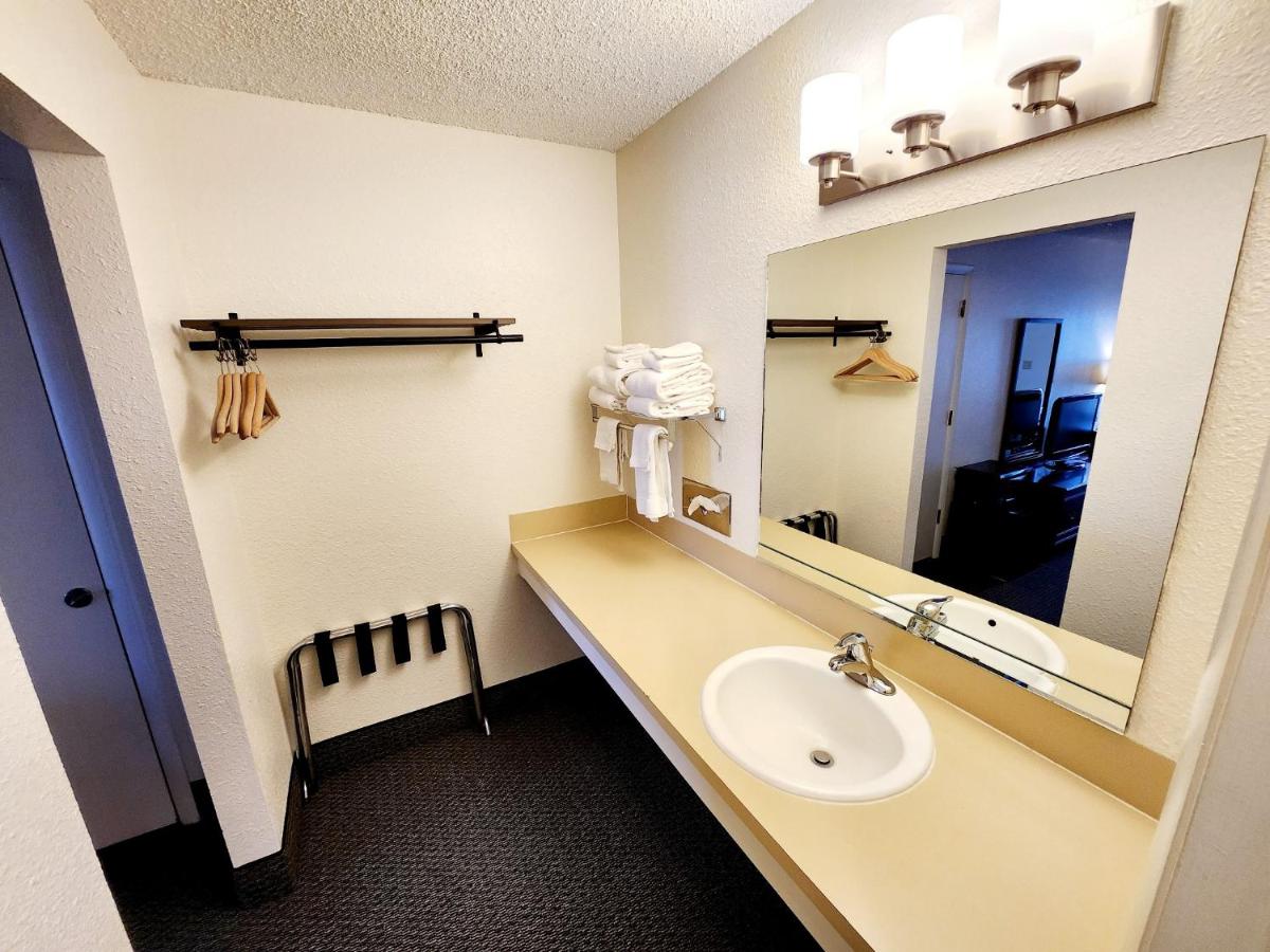 Budget Motel — photo 8